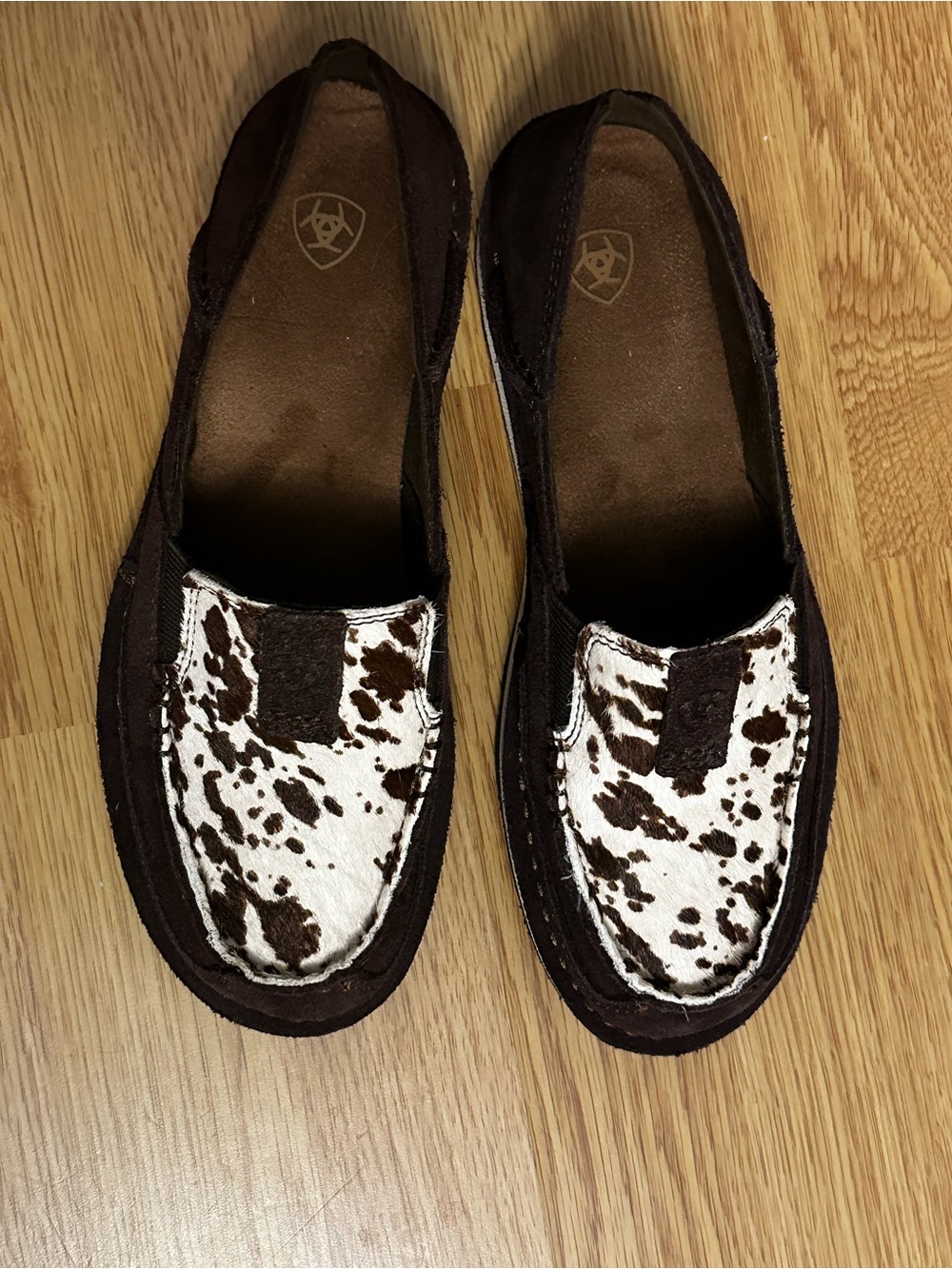 ARIAT Cow Print Cruisers women’s size 7B New
